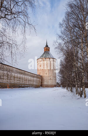 Ferapontovskaya (Mosca) Torre (1660) del monastero Kirillo-Belozersky, Vologda Regione, Russia Foto Stock