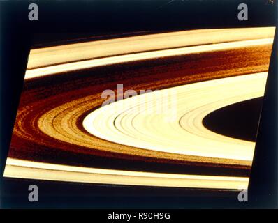 Gli anelli di Saturno, gamma 717,000 km, visto dal Voyager 1 veicolo spaziale. Creatore: la NASA. Foto Stock