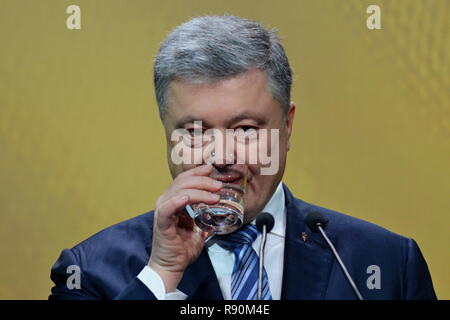 Kiev, Ucraina. Xvi Dec, 2018. Il presidente ucraino Petro Poroshenko parlando ai media durante la sua conferenza stampa a Kiev in Ucraina. Credito: Aleksandr Gusev/Pacific Press/Alamy Live News Foto Stock