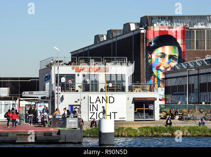 Murale della casa di Anne Frank di Eduardo Kobra presso la Street Art Museum a NDSM in Amsterdam Noord, Paesi Bassi. Foto Stock