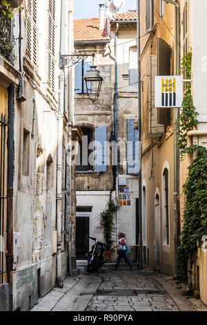 Vicolo in Arles, Francia Foto Stock