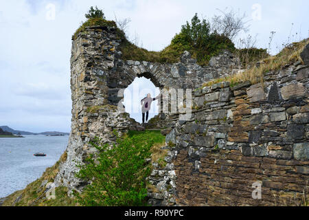 Strome castello affacciato Loch Carron, Wester Ross, regione delle Highlands, Scozia Foto Stock