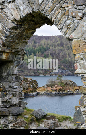 Strome castello affacciato Loch Carron, Wester Ross, regione delle Highlands, Scozia Foto Stock