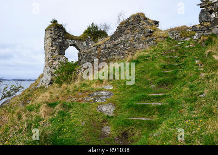 Strome castello affacciato Loch Carron, Wester Ross, regione delle Highlands, Scozia Foto Stock