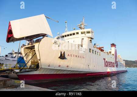 Portoferraio (LI), Italia - 09 agosto 2016: mv Aethalia poco prima di cambiare il suo nome in Stelio Montomoli Foto Stock