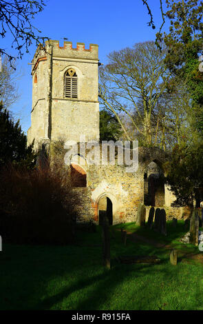 Vecchio rovinato la chiesa di San Lorenzo a Ayot St Lawrence, Hertfordshire Foto Stock