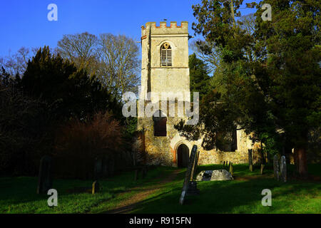 Vecchio rovinato la chiesa di San Lorenzo a Ayot St Lawrence, Hertfordshire Foto Stock