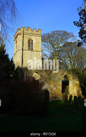 Vecchio rovinato la chiesa di San Lorenzo a Ayot St Lawrence, Hertfordshire Foto Stock