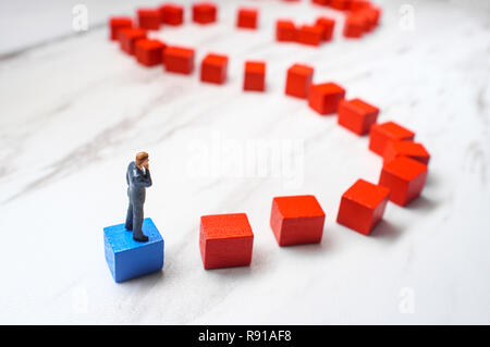 Gli imprenditori in miniatura dei blocchi di legno Foto Stock