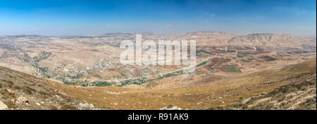 Panorama di Tirza da Samarian highlands vicino a Sichem, Nablus Governatorato, Cisgiordania Foto Stock