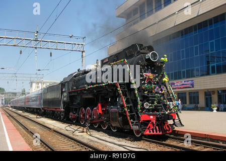 Novosibirsk, Russia - Luglio 20, 2018: Vintage locomotiva a vapore. Open-air museum. locomotore o il regime del motore è di un trasporto ferroviario veicolo che fornisce il mot Foto Stock