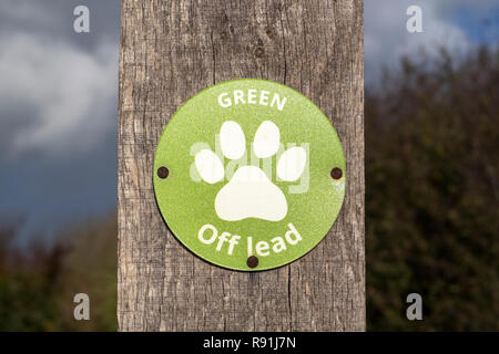 Verde Spento segno di piombo sulla Hayling Billy Trail, Hayling Island, Hampshire, Regno Unito Foto Stock