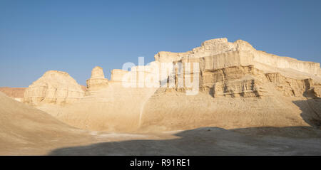 Marna formazioni di pietra. Rocce erose fatta di Marl. Marl è un carbonato di calcio-ricca, mudstone formata da depositi sedimentari. Fotografato in Israele Foto Stock