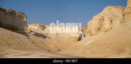 Marna formazioni di pietra. Rocce erose fatta di Marl. Marl è un carbonato di calcio-ricca, mudstone formata da depositi sedimentari. Fotografato in Israele Foto Stock