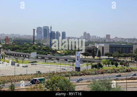 Tel Aviv, Israele Skyline come visto da nord Foto Stock