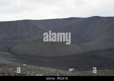 Hverfell vulcano Caldera vista dall'alto. Hverfjall, Islanda landmark Foto Stock