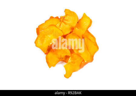 Fette di essiccato persimmon isolati su sfondo bianco. Kaki frutta secca. Foto Stock