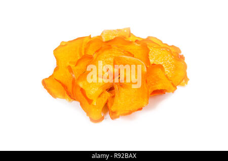 Fette di essiccato persimmon isolati su sfondo bianco. Kaki frutta secca. Foto Stock