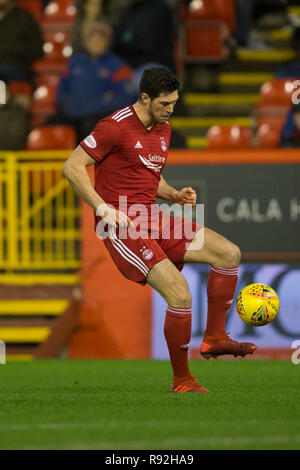 Pittodrie Stadium, Aberdeen, Regno Unito. Xviii Dicembre, 2018. Ladbrokes Premiership, Aberdeen rispetto a Dundee; Scott McKenna di Aberdeen Credito: Azione Sport Plus/Alamy Live News Foto Stock