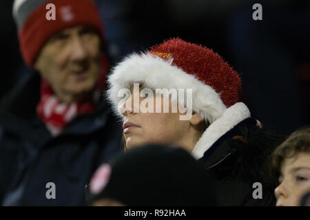 Pittodrie Stadium, Aberdeen, Regno Unito. Xviii Dicembre, 2018. Ladbrokes Premiership, Aberdeen rispetto a Dundee; ventola di Aberdeen che indossa un cappello da Babbo Natale Credit: Azione Plus sport/Alamy Live News Foto Stock