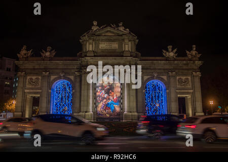 Madrid, Spagna. Xviii Dicembre, 2018. Grande dipinto di ¨Belen¨nel viale principale di Madrid, Spagna Alcala. un ampio angolo di immagine della pittura in la Puerta de Alcala. un ampio angolo di immagine della pittura di fronte la Puerta de Alcala Credito: Alberto Ramírez Sibaja/Alamy Live News Foto Stock