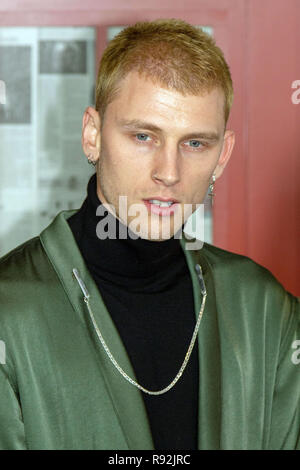 New York, Stati Uniti d'America. Xvii Dec, 2018. Colson attore Baker (aka Machine Gun Kelly) assiste la Netflix screening speciale di "Bird Box' a Alice Tully Hall di New York City il 17 dicembre 2018. Credito: Jeremy Burke/Alamy Live News Foto Stock