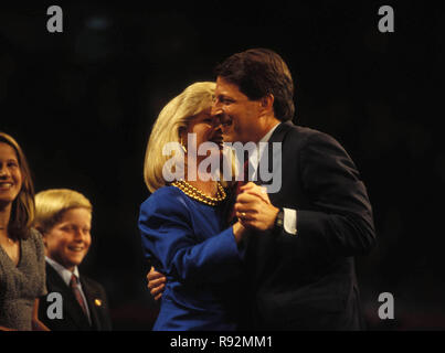 Lug. 16, 1992 - Al Gore con la moglie per il ribaltatore Gore AKA Mary Elizabeth Aitcheson E FAMIGLIA 07-16-1992.# 16434.(Immagine di credito: © Globo foto/ZUMApress.com) Foto Stock