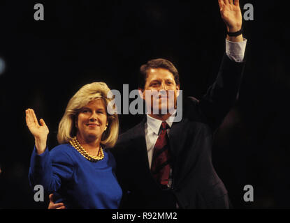 Lug. 16, 1992 - Al Gore con la moglie per il ribaltatore Gore AKA Mary Elizabeth Aitcheson 07-16-1992.# 16434.(Immagine di credito: © Globo foto/ZUMApress.com) Foto Stock