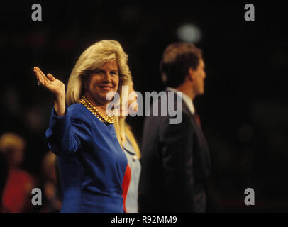 Lug. 16, 1992 - Al Gore con la moglie per il ribaltatore Gore AKA Mary Elizabeth Aitcheson E FAMIGLIA 07-16-1992.# 16434.(Immagine di credito: © Globo foto/ZUMApress.com) Foto Stock