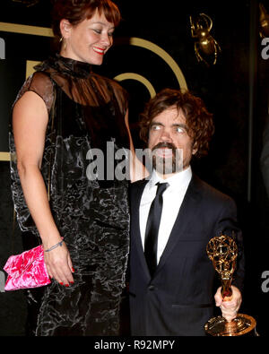 West Hollywood, CA, Stati Uniti d'America. Xvii Sep, 2018. LOS ANGELES - Sep 17: Erica Schmidt, Peter Dinklage a HBO Emmy After Party - 2018 al Pacific Design Center il 17 settembre 2018 in West Hollywood, CA Credito: Kay Blake/ZUMA filo/Alamy Live News Foto Stock