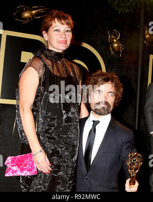 West Hollywood, CA, Stati Uniti d'America. Xvii Sep, 2018. LOS ANGELES - Sep 17: Erica Schmidt, Peter Dinklage a HBO Emmy After Party - 2018 al Pacific Design Center il 17 settembre 2018 in West Hollywood, CA Credito: Kay Blake/ZUMA filo/Alamy Live News Foto Stock