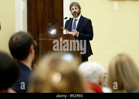 Roma, Italia. Xix Dec, 2018. Il Presidente Italiano della Camera dei Deputati Roberto Fico Roma il 19 dicembre 2018. Camera dei Deputati, il tradizionale scambio di auguri di Natale con la stampa parlamentare. Foto di Samantha Zucchi Insidefoto Credito: insidefoto srl/Alamy Live News Foto Stock