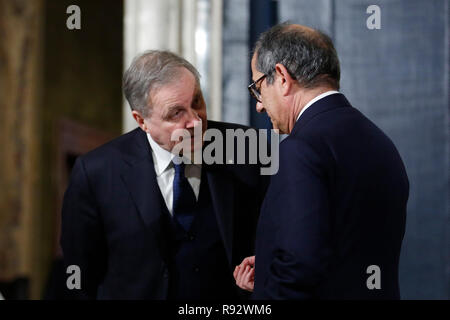 Roma, Italia. Xix Dec, 2018. Il governatore della Banca d'Italia Ignazio Visco e il ministro dell'economia Giovanni Tria Roma il 19 dicembre 2018. Il Quirinale. Tradizionale scambio di auguri di Natale tra il Presidente della Repubblica e le istituzioni. Foto di Samantha Zucchi Insidefoto Credito: insidefoto srl/Alamy Live News Foto Stock