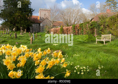 Tutti i Santi la selce Chiesa in Oriente Dean, un villaggio nel South Downs National Park vicino a Chichester, West Sussex Foto Stock