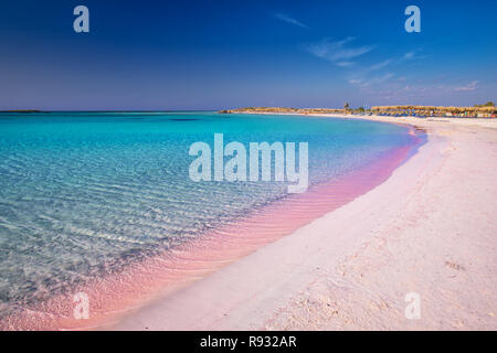 Spiaggia di Elafonissi a Creta isola di azzurro acqua chiara, la Grecia, l'Europa. Creta è la più grande e la più popolata delle isole greche. Foto Stock