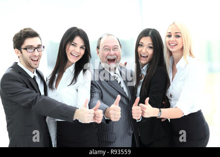 Primo piano della testa e il team Aziende che mostra il pollice verso l'alto. Foto Stock