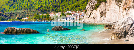 Bella spiaggia di Skopelos island,Neo Clima village,Grecia. Foto Stock