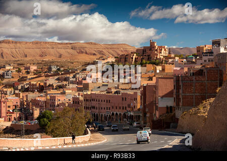 Il Marocco, Boumaine Dades road nel centro città Foto Stock