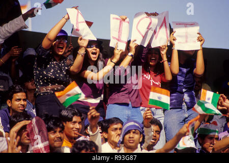 Di fronte alla folla Wankhede Stadium, Mumbai Bombay, Maharashtra, India Foto Stock