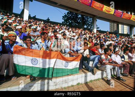 Di fronte alla folla Wankhede stadium, Mumbai Bombay, Maharashtra, India Foto Stock