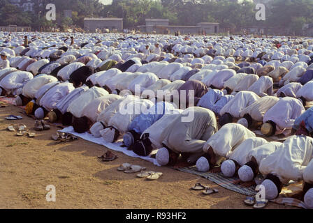 Massa musulmana preghiere a Azad Maidan su Ramzan Idd Foto Stock