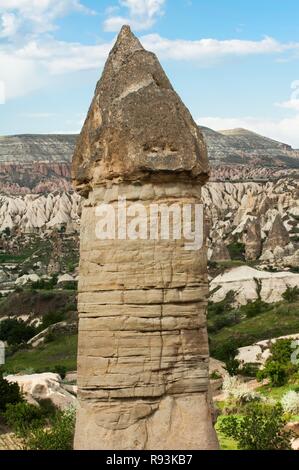 Formazione di roccia, Camini di Fata, Uchisar, Goereme Parco Nazionale, sito Patrimonio Mondiale dell'Unesco, Cappadocia, Turchia Foto Stock