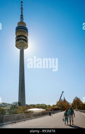 Olympic Park con la torre della televisione, Monaco di Baviera, Baviera, Baviera, Germania Foto Stock