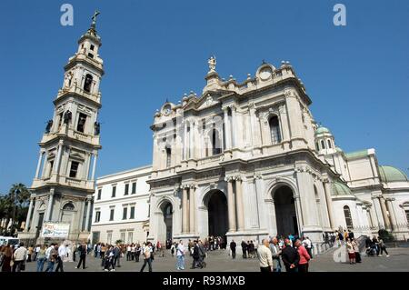 Pontificio Santuario della Beata Vergine del Rosario di Pompei (Italiano: Pontificio Santuario della Beata Vergine del Santo Rosario di Pompei), Pompe Foto Stock