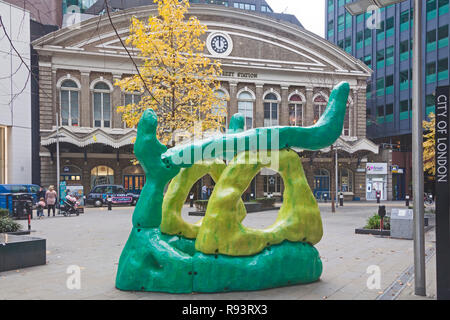 City of London Karen Tang's 'Synapsid' scultura, una scultura nella città 2018 presentano, sul piazzale di Fenchurch Street station. Foto Stock