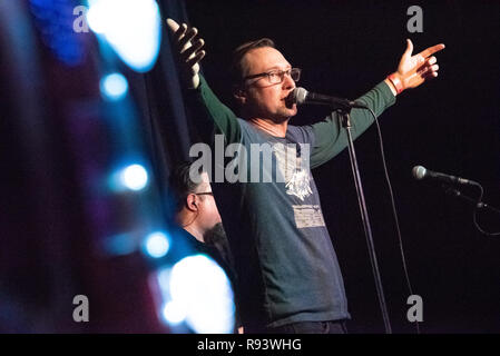 Michael Johnston con Smalltown Poets performing live a Smith Olde Bar Sala Musica in Midtown Atlanta, Georgia. (USA) Foto Stock