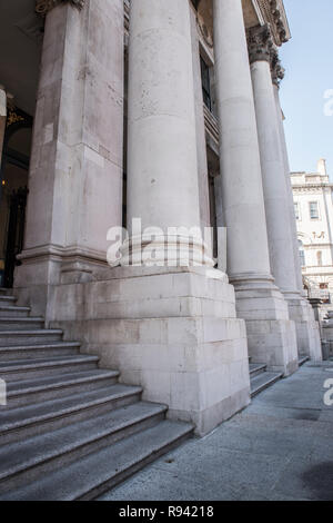 Grandi colonne architettoniche Foto Stock