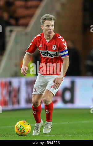 Xviii dicembre 2018, Riverside Stadium, Middlesbrough, Inghilterra; Carabao Coppa EFL, Quarti di Finale, Middlesbrough vs Burton Albion : Grant Leadbitter (07) di Middlesbrough con la sfera Credito: Mark Cosgrove/News immagini English Football League immagini sono soggette a licenza DataCo Foto Stock