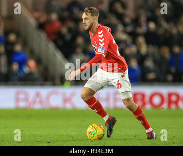 Xviii dicembre 2018, Riverside Stadium, Middlesbrough, Inghilterra; Carabao Coppa EFL, Quarti di Finale, Middlesbrough vs Burton Albion : Lewis ala (26) di Middlesbrough con la sfera Credito: Mark Cosgrove/News immagini English Football League immagini sono soggette a licenza DataCo Foto Stock