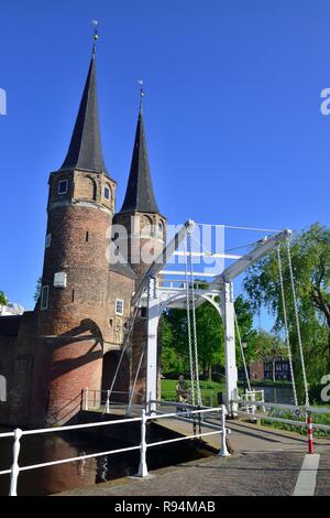 Ponte levatoio alla porta orientale, Delft, Olanda, Paesi Bassi Foto Stock